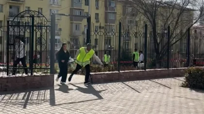 Шымкентте емтиханға кешіккен оқушы қыздың парағын алып ұшқан адамның кім екені белгілі болды (ВИДЕО)