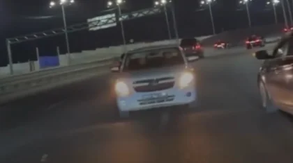 «Надан, дарақы надан»: түн ішінде Алматыны «шулатқан» жүргізушілер халықтың ашуын туғызды (ВИДЕО)