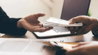 Ақтауда шенеунік көрсетілмеген қызметке 5,3 млн теңге аударған