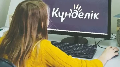 «Kundelik.kz-те күніне 1-1,5 сағат уақытын жұмсайды»: депутат ұстаздардың проблемасын көтерді