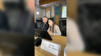 Жақында тұрмысқа шыққан Әбиба Әбужақынова сарбаздармен кездесті