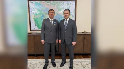 Жеңіс Қасымбек кәсіпкер Жұмабек Жанықұловқа президенттің атынан «Құрмет» орденін табыстады
