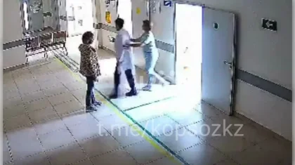 Астанада ер адам фельдшерді жұмыс орнында ұрып кетті: дәрігер бас-ми жарақатын алды