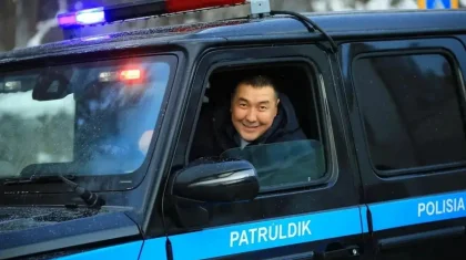 Алматыда блогер Әділетхан Молдахан тағы екі айға қамауға алынды