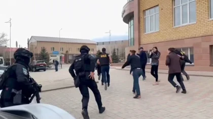 Ақтөбеде шетел азаматтарына жалған құжат жасап берген делдалдар ұсталды (ВИДЕО)