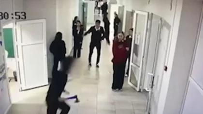 «Оқушыларға балта ала жүгірген»: Құлсары мектебіндегі қорқынышты оқиғадан кейін алты адам жұмыстан қуылған