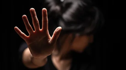 Алматы облысында 15 жастағы қыз баланы 8 ер адам екі ай бойы зорлаған: екі күдікті ұсталды