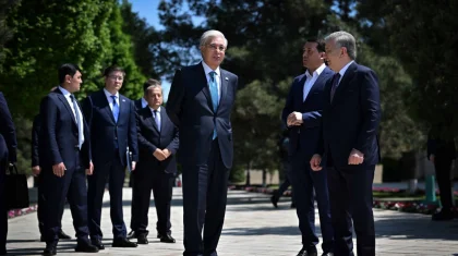 Тоқаев пен Мирзиёев Бахауддин Нақышбанди мемориалдық кешеніне барды