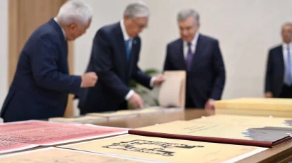 Мирзиёев Тоқаевқа бірқатар тарихи құжатты тапсырды