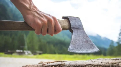 Астанада балта ұстаған мас ер адам тұрғындардың зәресін ұшырды