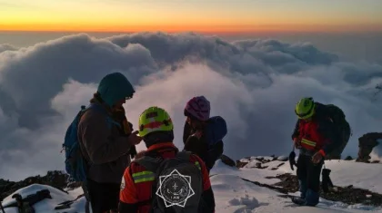 Алматыда таудың шыңына шыққан жасөспірім қиын жағдайға тап болды