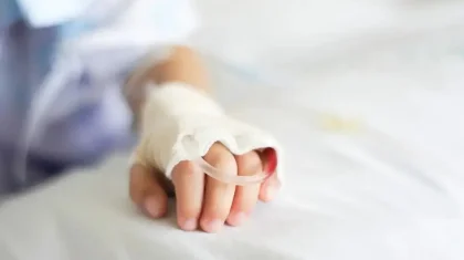 «Ата-анасымен бірге қонаққа барған»: Қарағандыда төрт жасар бүлдіршін 4-қабаттан құлап кетті