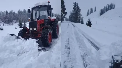 «Ұйықтап жатқанда, апокалипсис келіп қалыпты»: ШҚО мен Қарағанды облысында қалың қар жауды (ВИДЕО)
