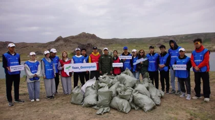 «Таза бейсенбі»: Іле жағасында 9 тоннадан астам қоқыс жиналды