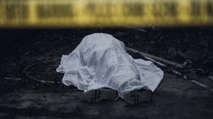 Өскеменде ер адам трамвай аялдамасында көз жұмды (ВИДЕО)