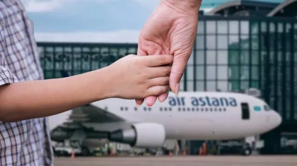 «Жеті жасар балам ұшақ ішінде құсып, құжатын жоғалтып келді»: Air Astana ақысы төленген қызметке немқұрайлы қараған