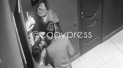 Оралда дәмхананың дәретханасына бірге кіріп, есікті іштен жауып алған екі жігіттің не істегенін полиция анықтайды (ВИДЕО)