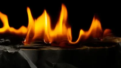 Қостанайда көпқабатты үйден өрт шығып, төрт адам құтқарылды