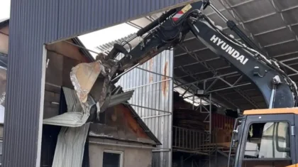 Алматыда ескі үйлерді жаппай сүру жұмыстары басталды