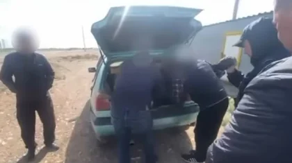 Жамбыл облысында 55 жастағы ер адамның көлігінен 9 келі есірткі табылды (ВИДЕО)