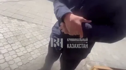 «Сені зорлағым келеді»: Семейде мас ер адам жасөспірім қыздарға қырындаған (ВИДЕО)