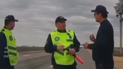 Ым-ишара тілімен жол ережесін түсіндірген полицей көпшіліктің ықыласына бөленді (ВИДЕО)