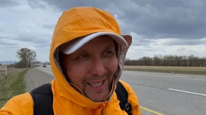 Меккеге жаяу сапарға шыққан: Астана тұрғыны 7 елді кесіп өтіп, 8 мың км жүрмек (ВИДЕО)