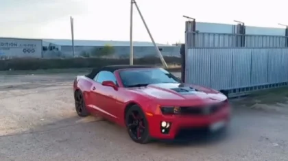 Ақтөбеде екі жүргізуші бір-бірімен жарысамын деп қымбат көліктерінен айырылды (ВИДЕО)