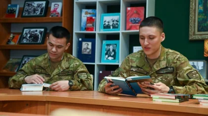 Қарулы күштердің жаңа талабы: енді Қазақстанда әскерге барған жігіттер жылына 5 кітап оқуға міндеттелді