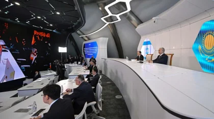 Тоқаев Израильдің президентіне Астанадағы ЖИ орталығын көрсетті