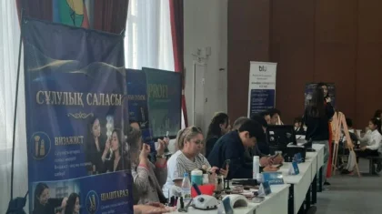 Астанадағы мектеп оқушылары мамандықтар көрмесінің арқасында ата-анасының жұмысымен танысқан