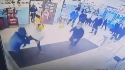 «Сабағынан жібермей қойған»: Алматы облысында мектеп оқушысы ұстазын аяусыз ұрып тастады (ВИДЕО)