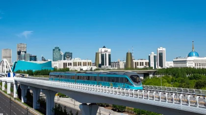 Қолын есік арасына тыққан: Астанада LRT қозғалысына кедергі келтіргендер анықталды
