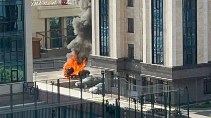 Астанада жүріп бара жатқан көлік жарылып, 5 адам оңбай күйіп қалды: олардың жағдайы ауыр (ВИДЕО)