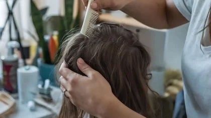 «Қалаған түсім бұл емес еді»: Алматы облысында шашын боятқан әйел сұлулық салонынан 40 мың теңге өндіріп алды