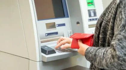 СҚО-да зейнеткер алаяқтарға сеніп, 7 млн теңгесінен айырылды