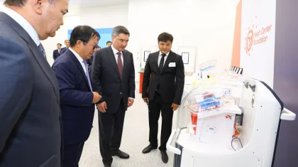 Жеңіс Қасымбек премьер-министр Бектеновке қаланың өндірісін таныстырды