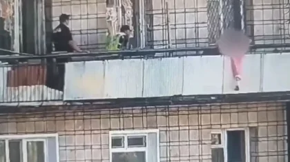 Степногорскте 6-қабаттан секірмек болған бойжеткенді полицей соңғы сәтте құтқарып қалды (ВИДЕО)
