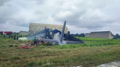 Үндістанда әскери ұшақ апатқа ұшырап, авиабазада өрт шықты