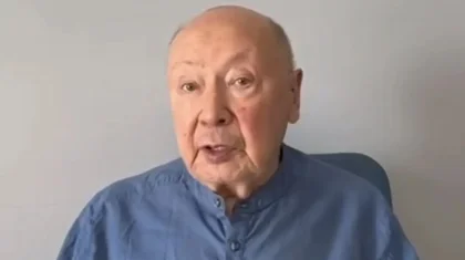«Өмір бойы жинағаным осы үй еді»: алаяқтар Астанада тұратын 88 жастағы профессордың пәтерін алдап алған (ВИДЕО)