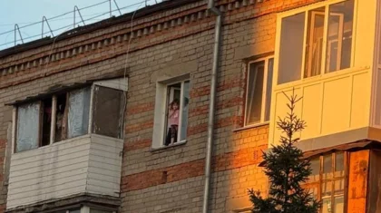 «Екеуі де мас»: Петропавл қаласында екі бүлдіршін бесінші қабаттан құлап кете жаздады (ВИДЕО)