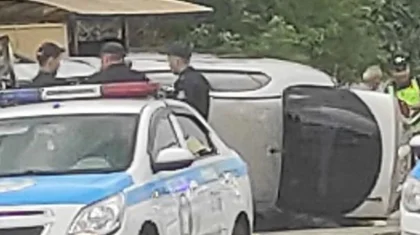 Павлодарда жеңіл көлік жол жиегінде тұрған екі адамды жаншып өлтірді