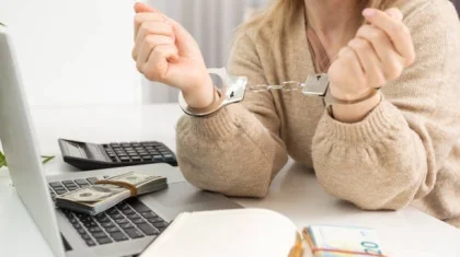Қарағандыда клиенттердің атына несие рәсімдеген банк қызметкері ұсталды