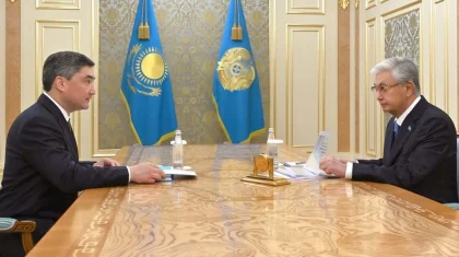 «Әлеуметтік төлемдерді оңтайландырамыз»: Бектенов Тоқаевқа 800 млрд теңгені қалай үнемдейтінін айтып берді
