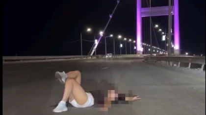 Тас жолға шалқасынан жатып алған: Ақтөбеден Семейге барып, ерсі қылық көрсеткен 35 жастағы әйел жазаланды