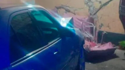 Алматы облысында Mercedes көлігі адамдар отырған ауланы басып өткен: әйел аяғынан айырылды