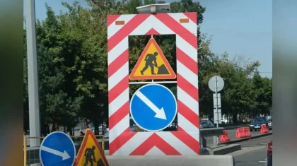 Алматыдағы LRT құрылысы: Төле би көшесінде ескі бағандар бұзыла бастайды