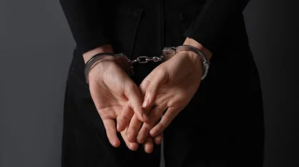 Астанада әйел адам 60-тан аса адамды алдап, жарты млрд теңгесін қағып алған: ол небәрі 6,8 жылға сотталды