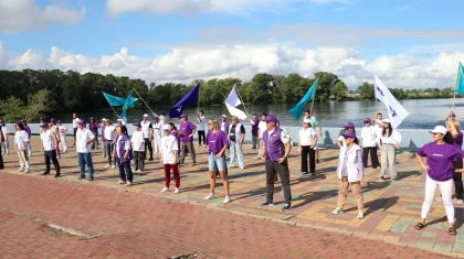 Өскеменде «Әділет» партиясының өкілдері мен белсенді жастар таңғы жаттығу акциясын өткізді