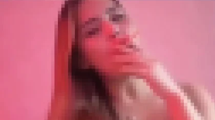 TikTok-та тікелей эфирде боқтап, анаша шеккен әйел адам темір торға қамалды (ВИДЕО)